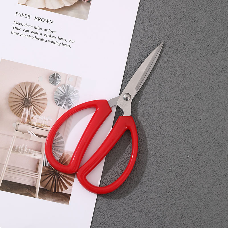 Household scissors, wedding scissors, paper-cutting scissors, office cutting and sewing scissors, stationery scissors, and hand scissors are available for 2 yuan Application Scenario