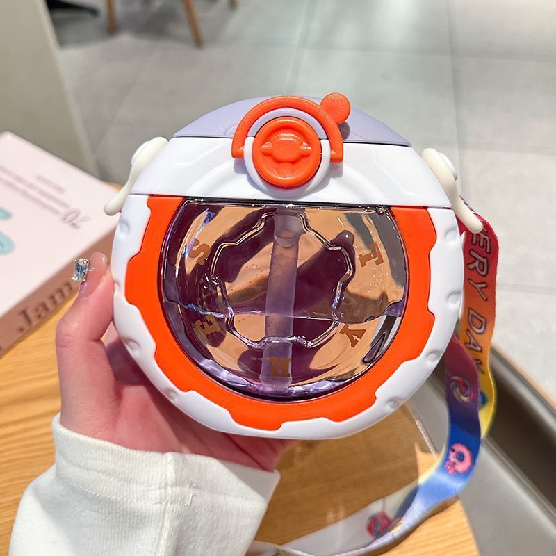 Summer donut children's water cup, anti-drop and leak-proof, portable and cute cartoon water cup for children, students, boys and girls Application Scenario