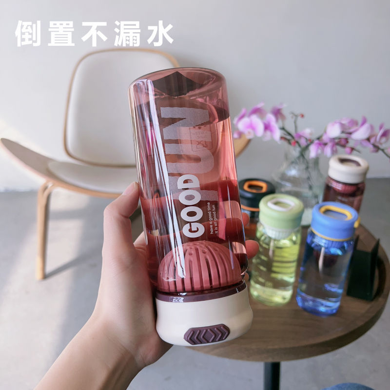 Simple sports water cup, female summer portable large-capacity fitness cup, male student high appearance level plastic cup with tea strout Application Scenario