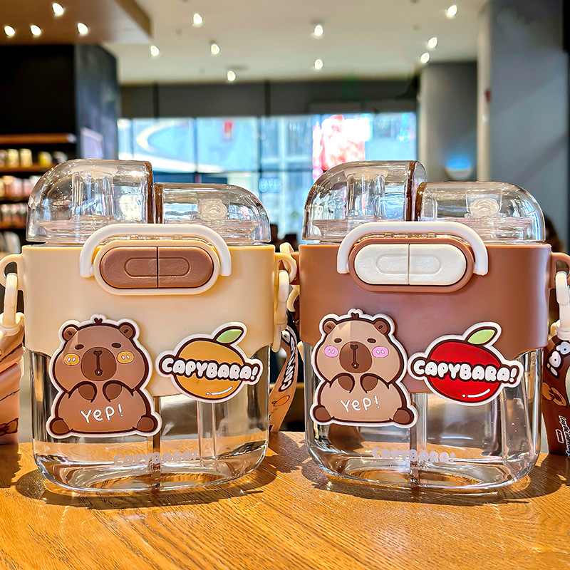 The Capibala double-compartment cup has an adjustable rope for easy carrying, a lock design, and a silicone straw. It is a large-capacity drinking cup full figure