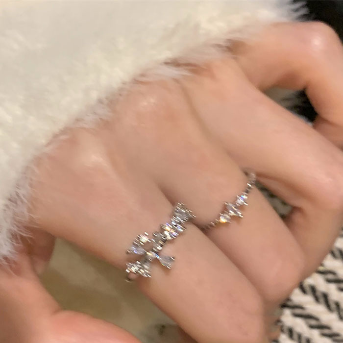 This elegant and light luxury zircon open ring is a niche design for women. It features an Instagram cold style and is exquisite and versatile. It's a trendy ring Application Scenario