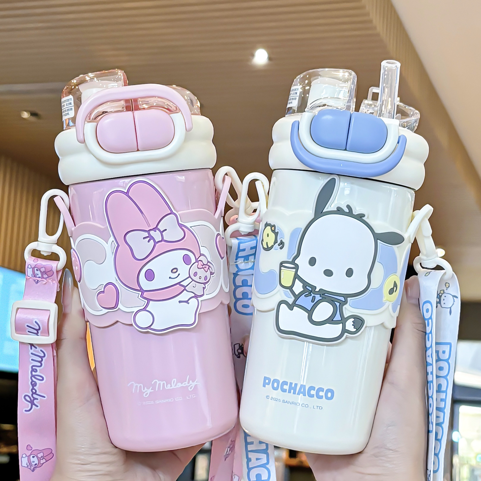 The cute Sanrio Family series double-drinking lockable thermos cup with adjustable rope makes it convenient to carry drinking cups full figure