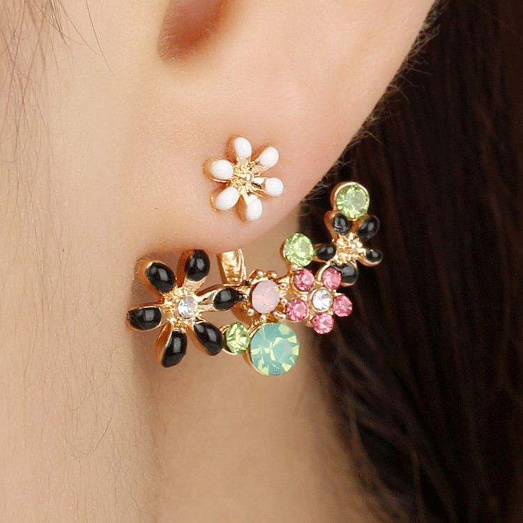 A new collection of sweet and charming Korean Riri flower rhinestone back-hanging earrings, a feminine and refreshing country-style accessory, and stud earrings details Picture