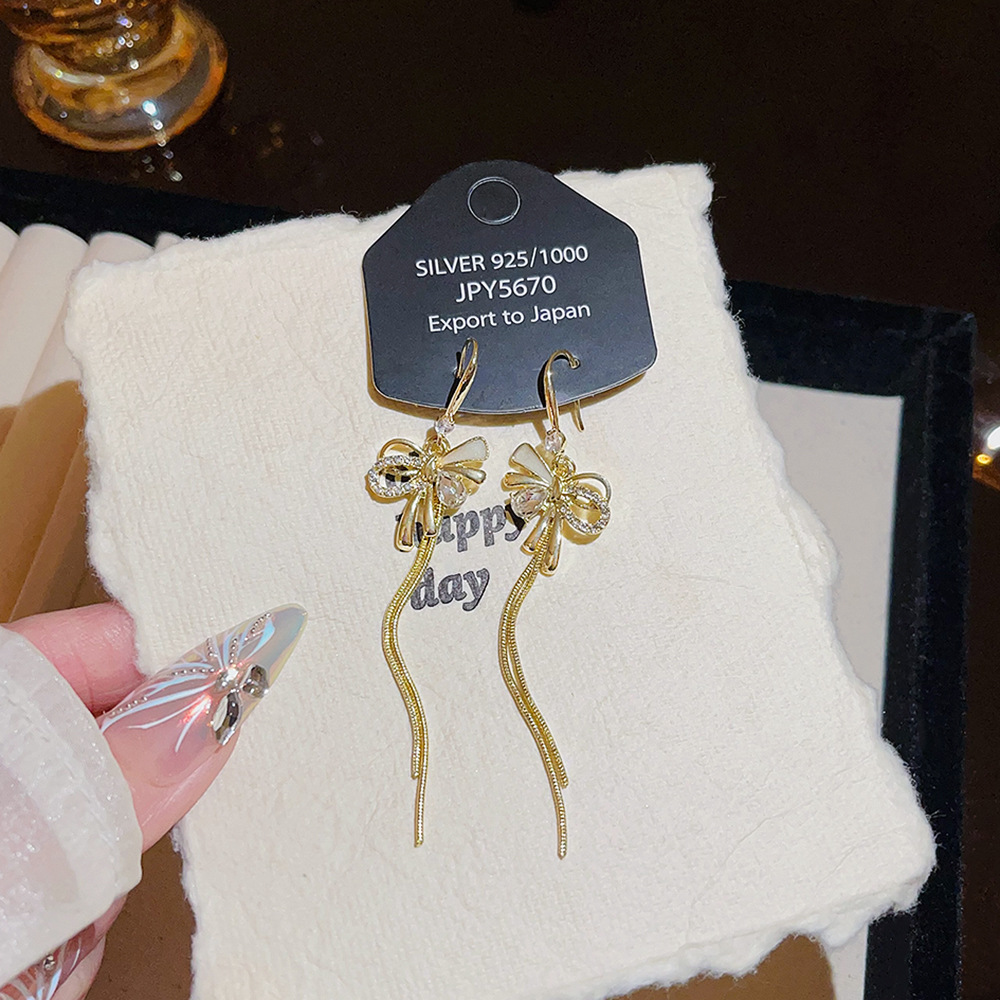 The new Korean version bow tassel earrings for autumn and winter are high-end, elegant and personalized. They are versatile and exquisite ear hook accessories for women details Picture