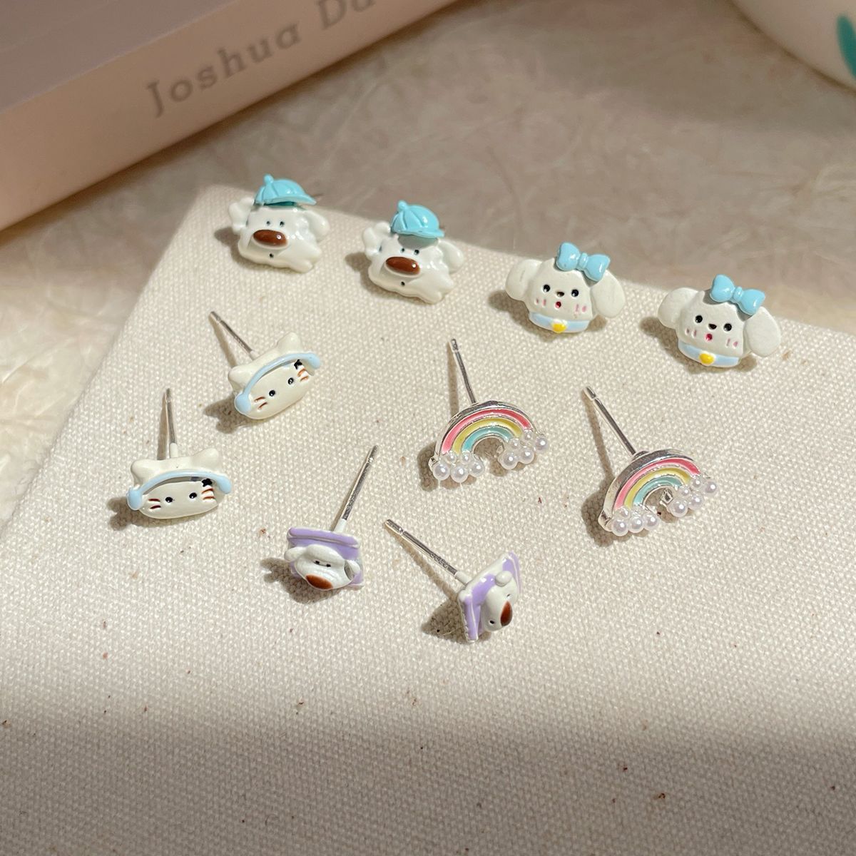 A three-piece set of cartoon cute cat heart-shaped stud earrings, full of childlike charm and girlish charm, exquisite and refreshing summer animal earrings details Picture