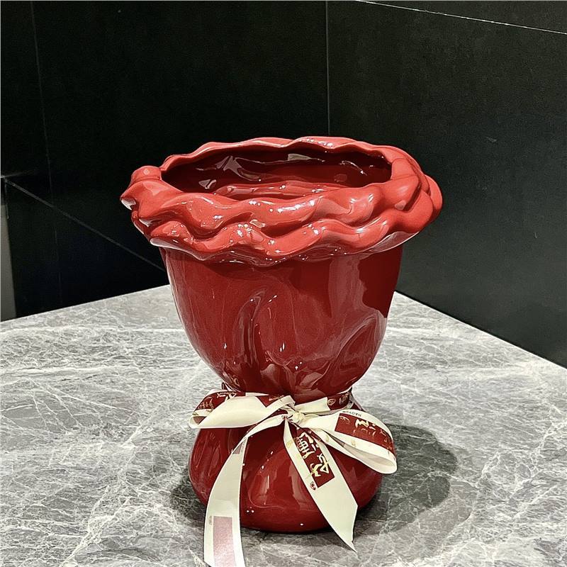 New flower-shaped ceramic hand-held flower vases for home decoration and newlyweds full figure