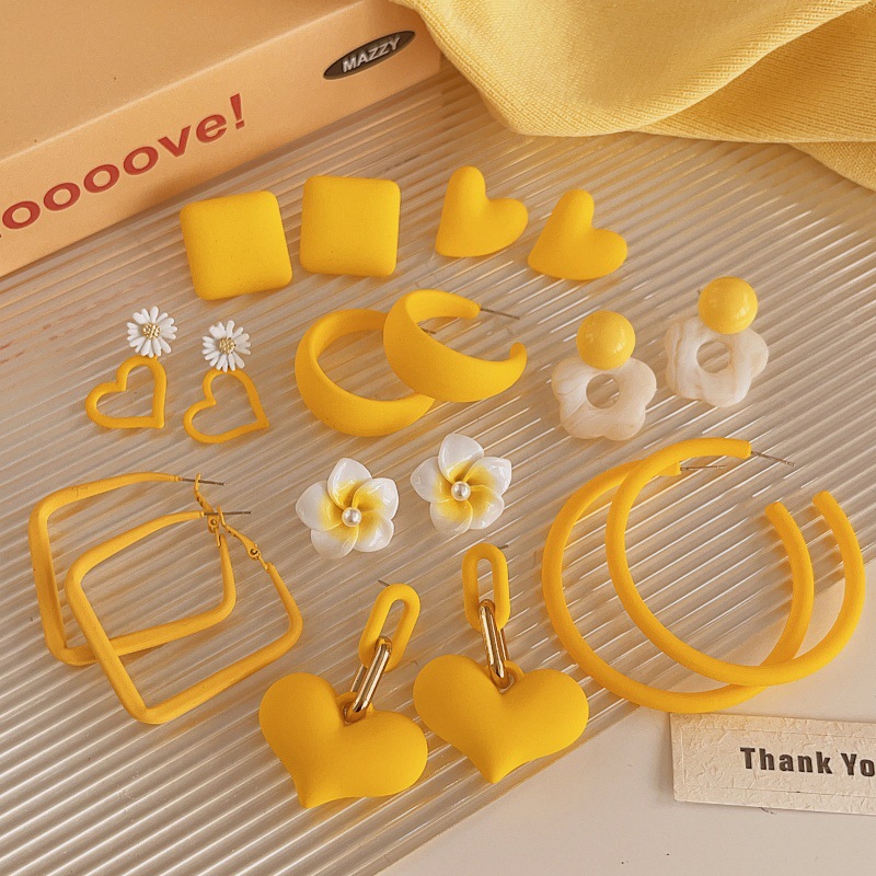 Fresh and light yellow floral stud earrings for women's summer sweet, 2025 new high-end and niche design earrings details Picture