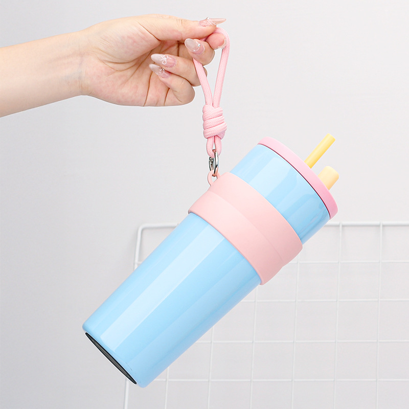 High appearance level insulated cup, starry night straw cup, cartoon large-capacity student outdoor rope, cute summer water cup Application Scenario