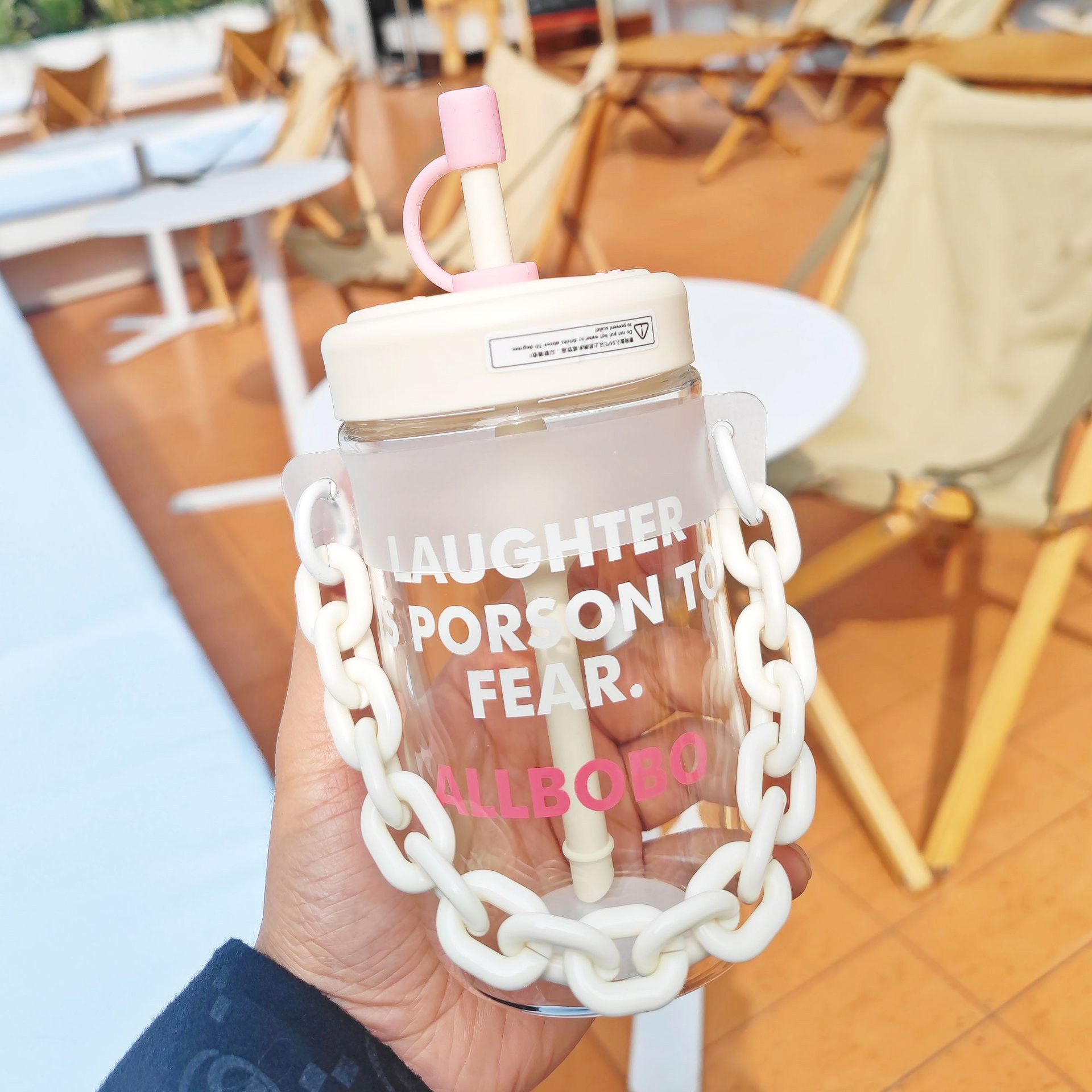 Creative and fashionable straw cup, portable, high appearance level water cup, teenage student, ins style student glass cup wholesale Application Scenario