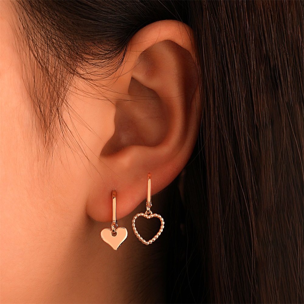 Korean minimalist alloy asymmetrical heart-shaped earrings, Instagram-chic, creative and small heart-shaped stud earrings details Picture
