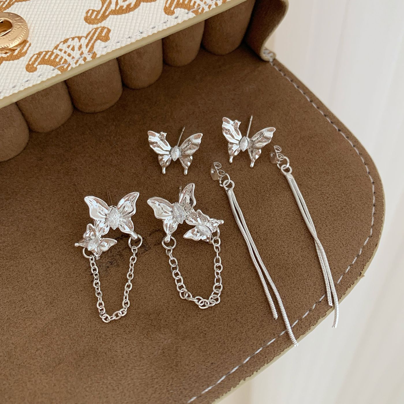 Zircon butterfly tassel earrings exude a sense of light luxury and sophistication. Silver-plated silver needles are a niche, exquisite, sweet and ethereal long pair of earrings Application Scenario