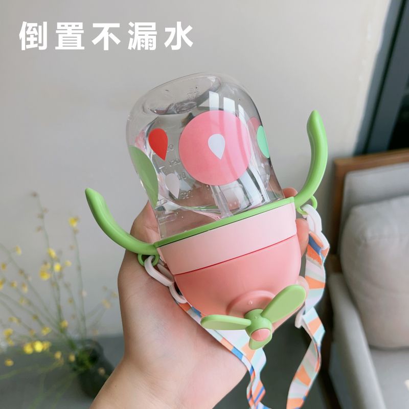 Children's straw cup, anti-drop and leak-proof with gravity ball, small baby drinking cup for kindergarten, learning drinking cup, anti-choking water bottle Application Scenario