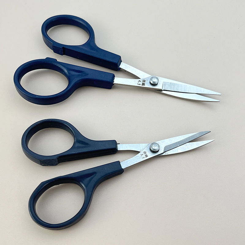 Yipeng Qiao Tou Tailor, cutting embroidery, cutting small scissors, thread ends, cross-stitch cutting, sewing, elbow, arc, eyebrow shaping, and small scissors Application Scenario