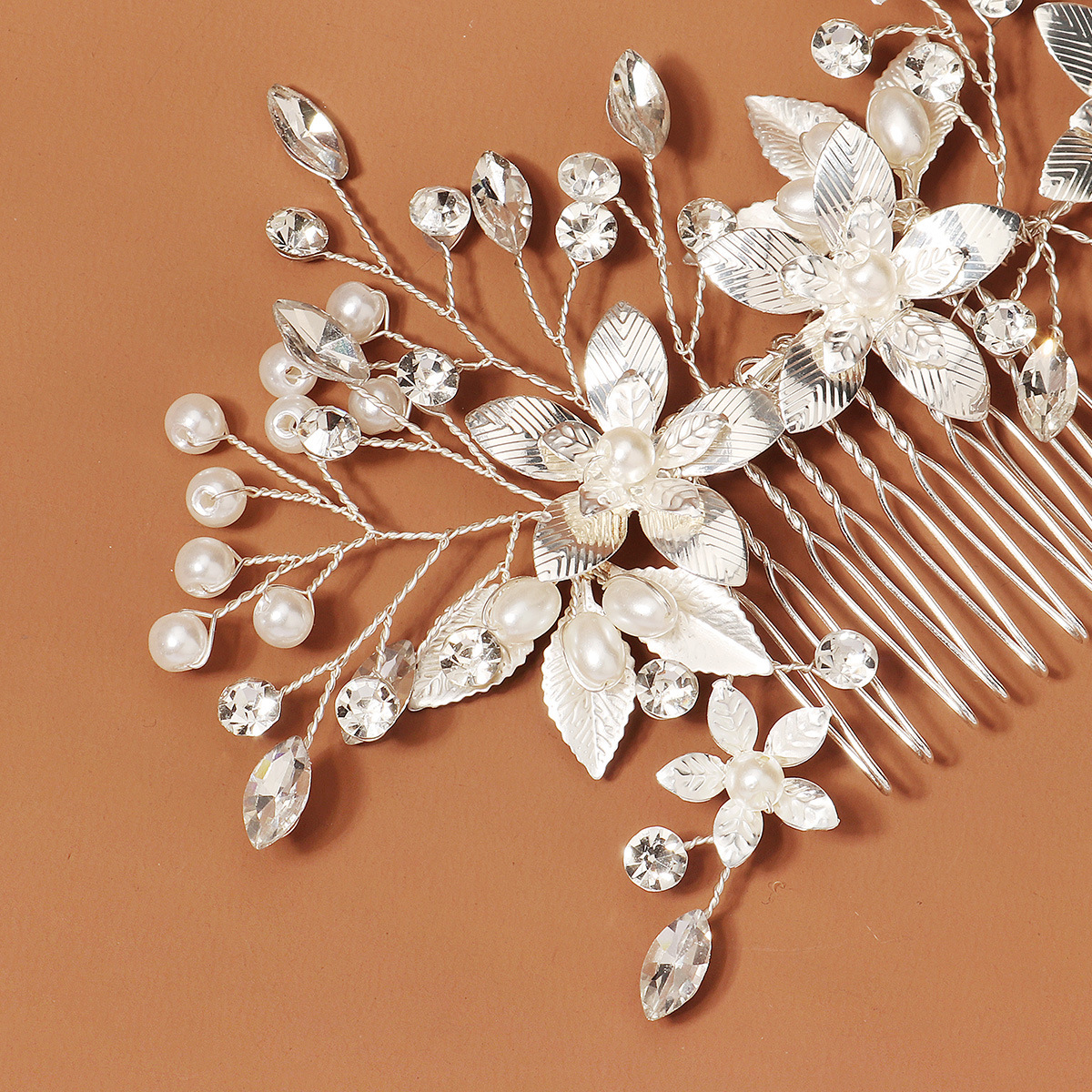 New Chinese-style bride's hair accessories, handcrafted combs, wedding gowns, retro evening gowns, beautiful floral rhinestones, flower-patterned and flower-patterned dresses, hair combs Specification drawing