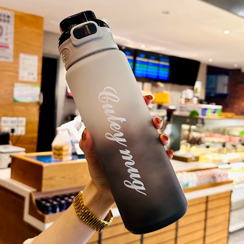 High appearance level gradient frosted water cup, outdoor portable direct drinking plastic cup, hand-held large-capacity small-mouth sports water bottle full figure