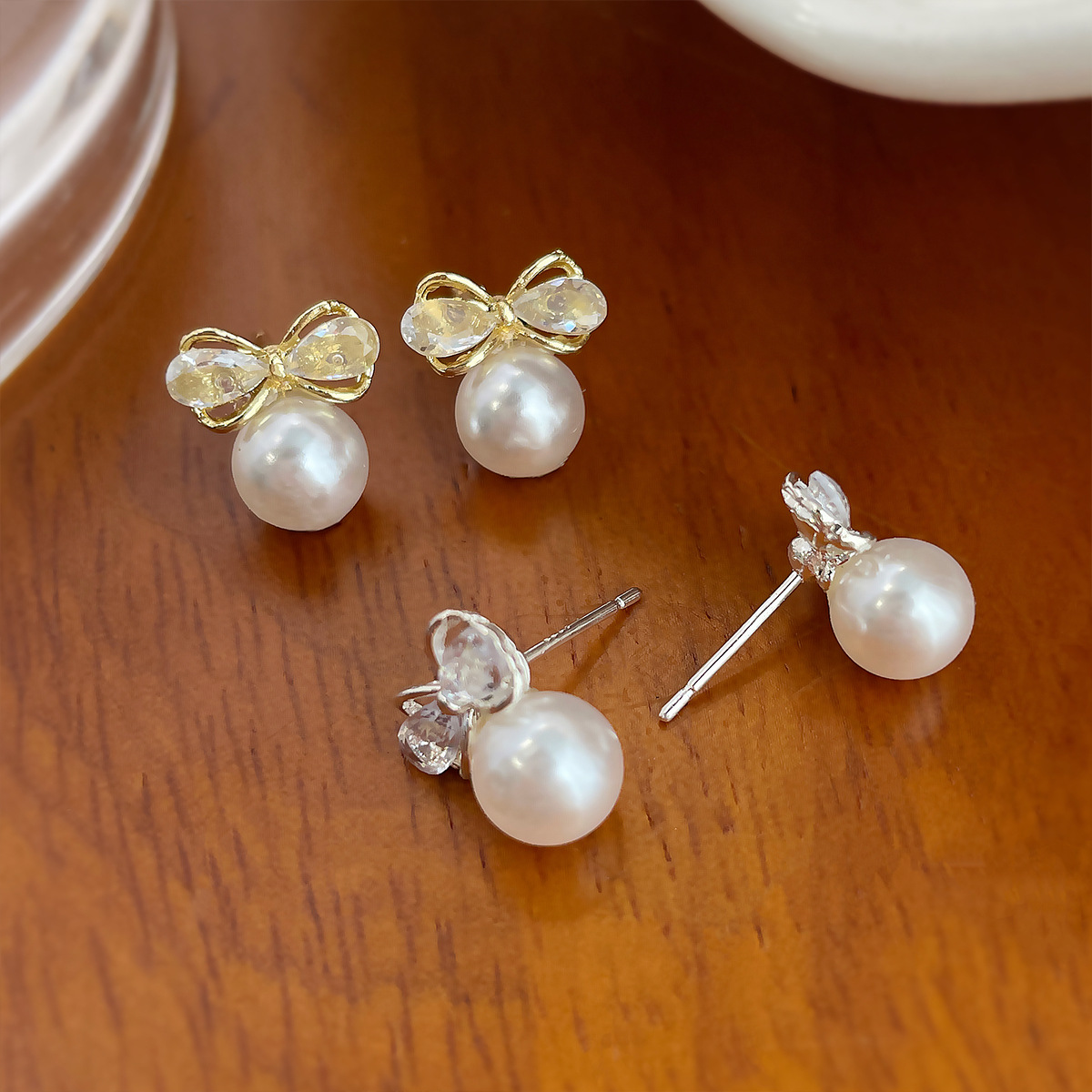 Exquisite and light luxury bow zircon pearl stud earrings, women's silver needle, simple and elegant, versatile and high-end summer earrings Application Scenario