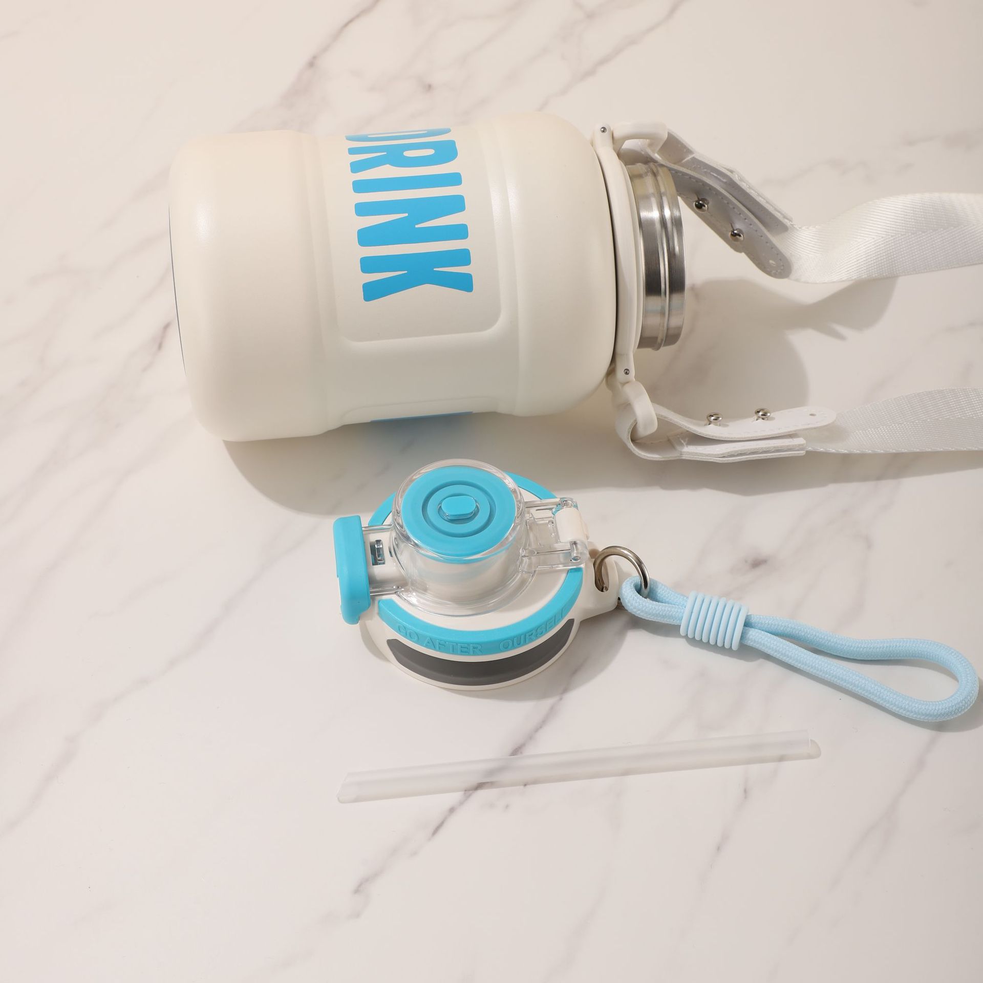 Cartoon children's insulated kettle, 316 stainless steel insulated cup, shoulder strap, bouncing cup, lock, large-bellied cup, large-capacity water cup Application Scenario