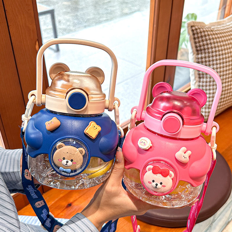 Double-drink hug bear plastic cup, large-capacity outdoor sports water bottle, anti-drop straw, large-bellied cup for boys, girls, students and children Application Scenario