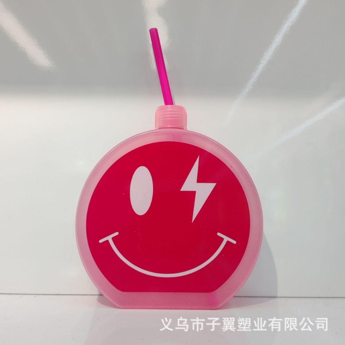 New wholesale PP creative cartoon-shaped cups, milk tea and juice drink cups, plastic straw cups and smiling face cups from the manufacturer details Picture