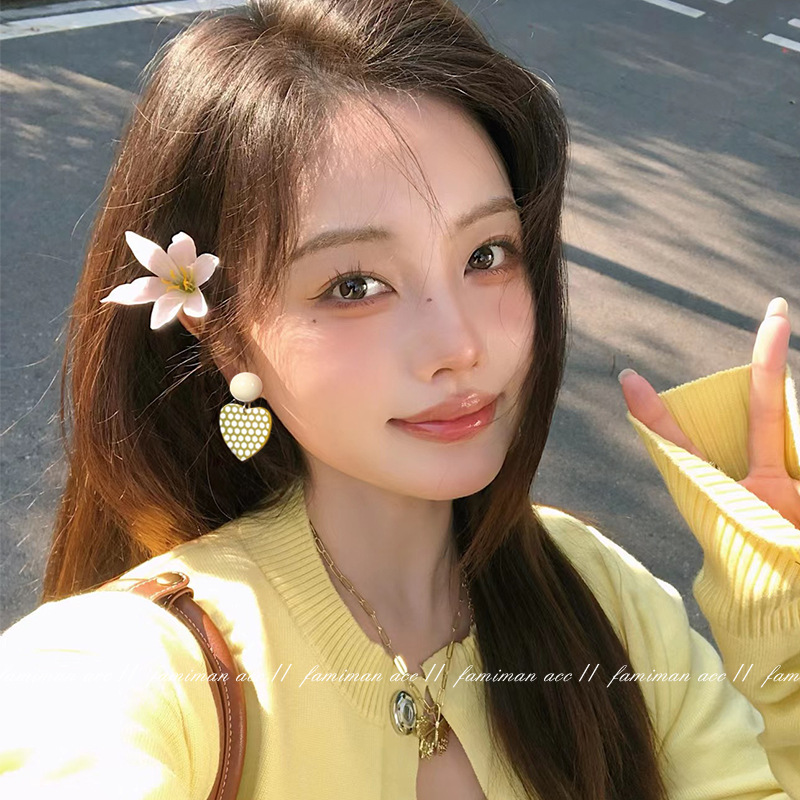 Retro Hong Kong-style colorful earrings for girls, a fresh and elegant spring stud, 2025 new style, personalized and fashionable earrings details Picture