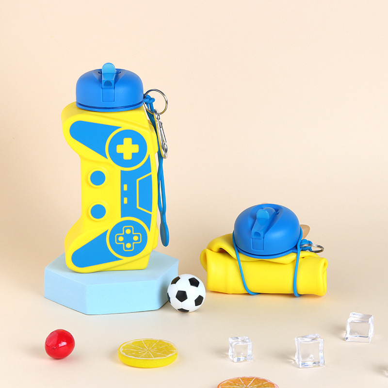 Amazon's best-selling creative gamepad water cup, portable children's water bottle, household silicone folding cup Application Scenario