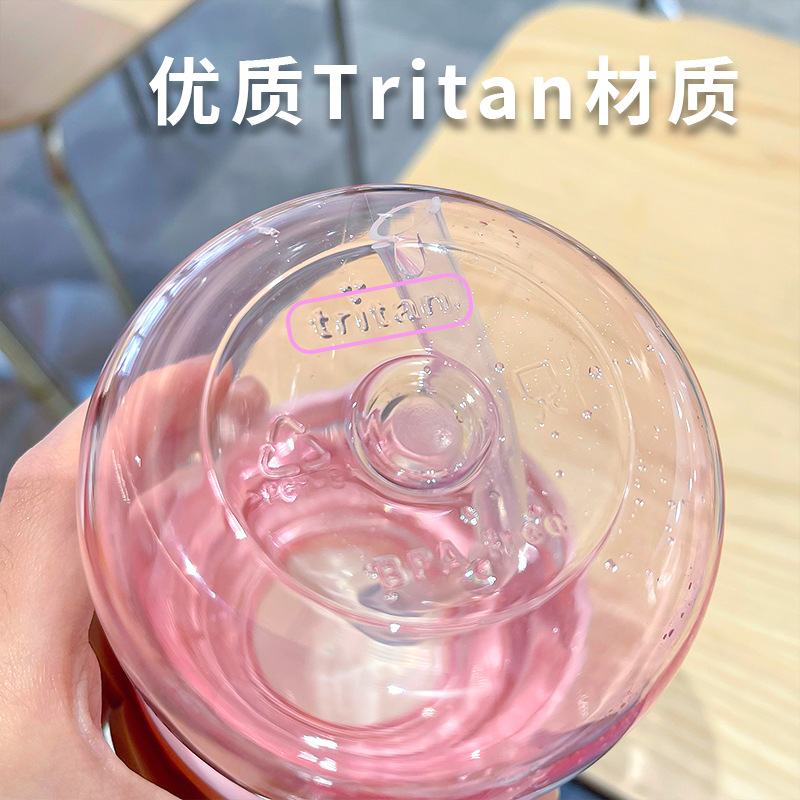 Sanrio authorized plastic cups, straw cups, large-capacity portable cups, student outdoor sports drinking cups, portable sealed Application Scenario
