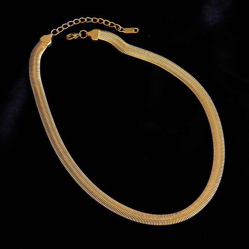 A new cross-border creative, simple and heavy industry punk hip-hop titanium steel metal two-color gold and silver chain necklace from Europe and America Specification drawing