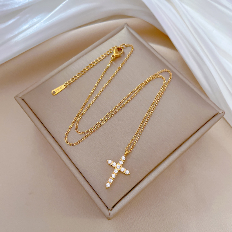 【 All-titanium Steel 】 Full diamond cross style, minimalist style, real gold necklace inside the furnace, women's ins collarbone chain Application Scenario
