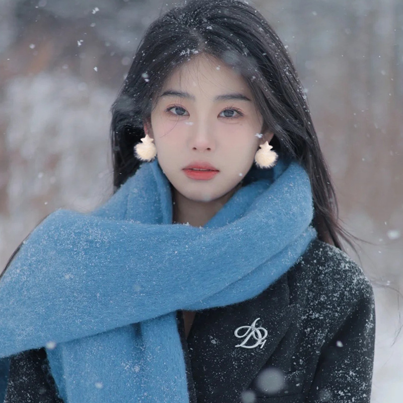 Plush star earrings for women 2024 new autumn and winter, with a high-end and niche design. The stud earrings are fashionable and versatile Christmas earrings Application Scenario