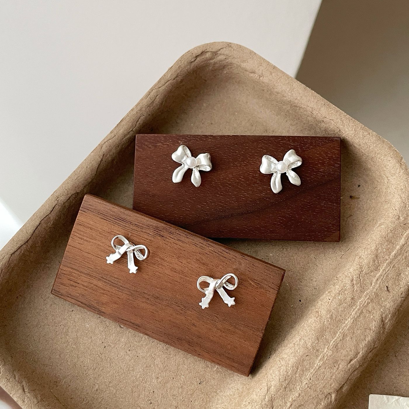 Sweet, delicate and small silver bow stud earrings, women's silver needles, versatile for daily use, minimalist style, star pearl earrings Application Scenario
