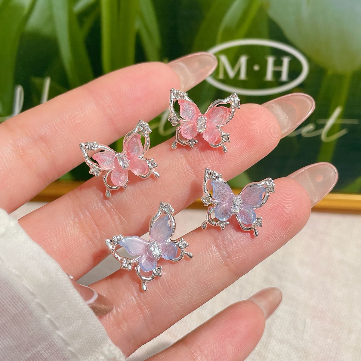 Summer dreamy gradient blue and purple butterfly stud earrings, women's silver needle, niche gentle, hollowed-out three-dimensional sweet ins style earrings full figure