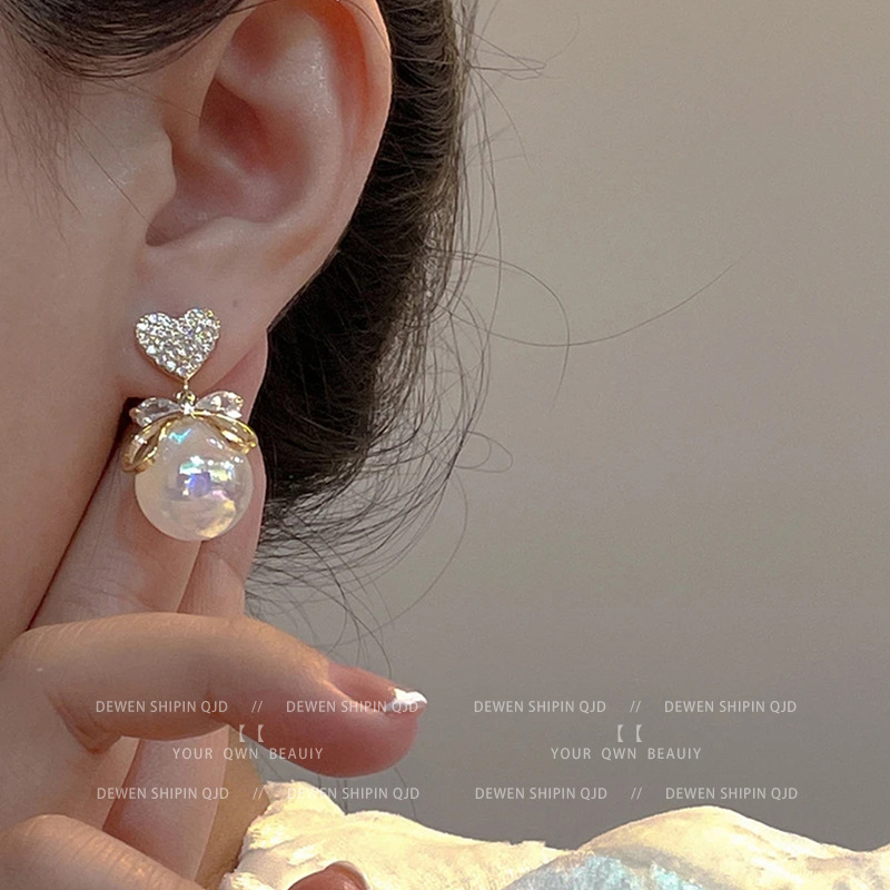 Pearl stud earrings for women, French niche retro design earrings, 2024 new bestsellers, elegant earrings, high-end earrings details Picture