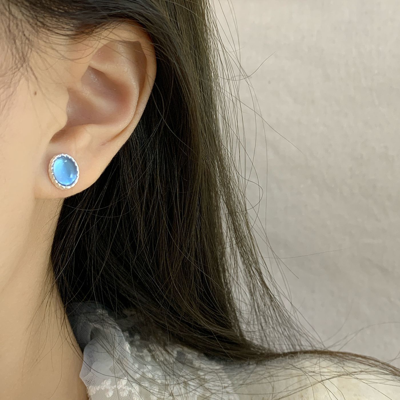 Fresh and small aquamarine blue oval stud earrings, women's silver needle, simple and unique style, design sense, high-end feel, gentle earrings Specification drawing