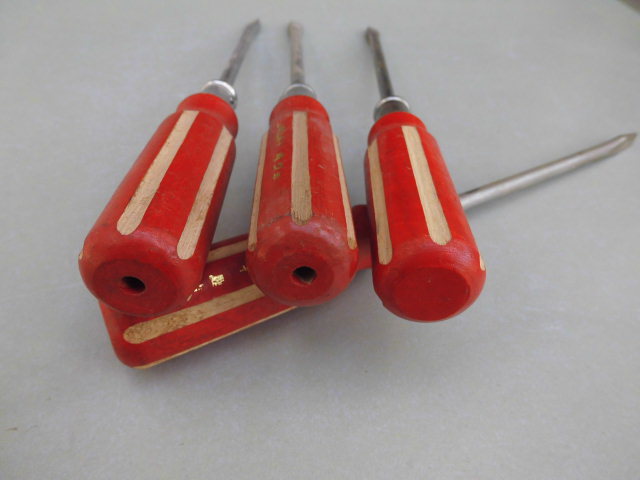 In the 1990s, there were 2-inch, 3-inch, 4-inch, 5-inch, 8-inch to 18-inch flat-head screwdrivers with wooden handles undefined