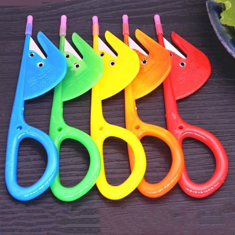 Intestinal opener, duck intestine knife, chicken intestine knife, intestine opening and cutting machine, chicken intestine breaking magic tool, chicken, duck and goose intestine splitting, poultry intestinal opener Application Scenario