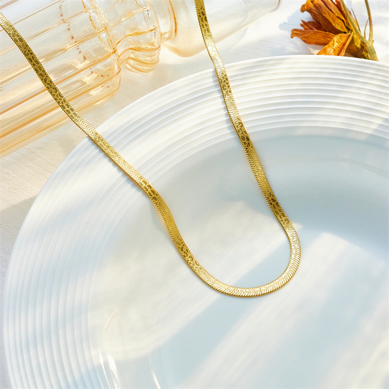 European and American cross-border fashion, niche and simple design metal punk hip-hop titanium steel snake bone chain accessory, versatile necklace details Picture