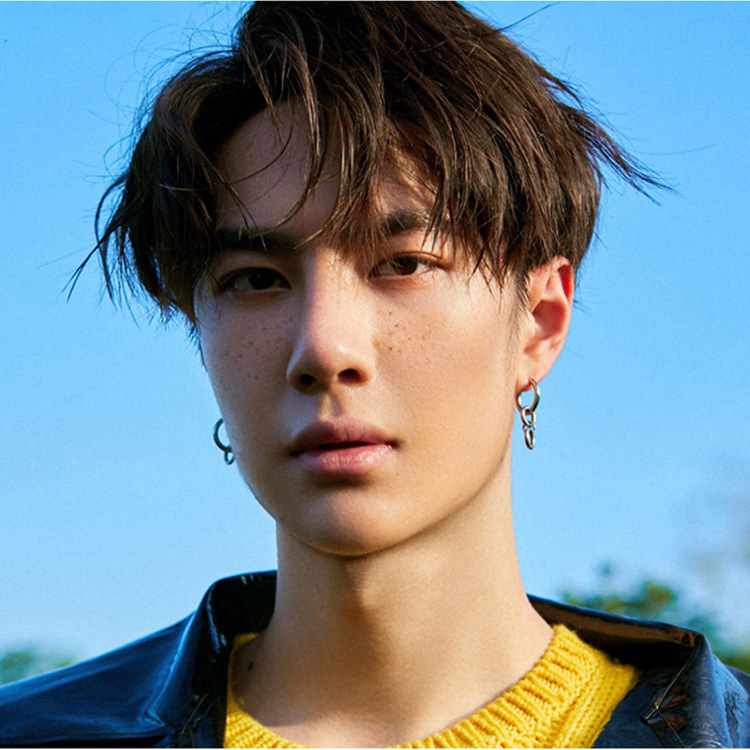 Wang Yibo's same style of simple circle earrings, unique alloy circle earrings, punk asymmetrical ear clips for men and women details Picture
