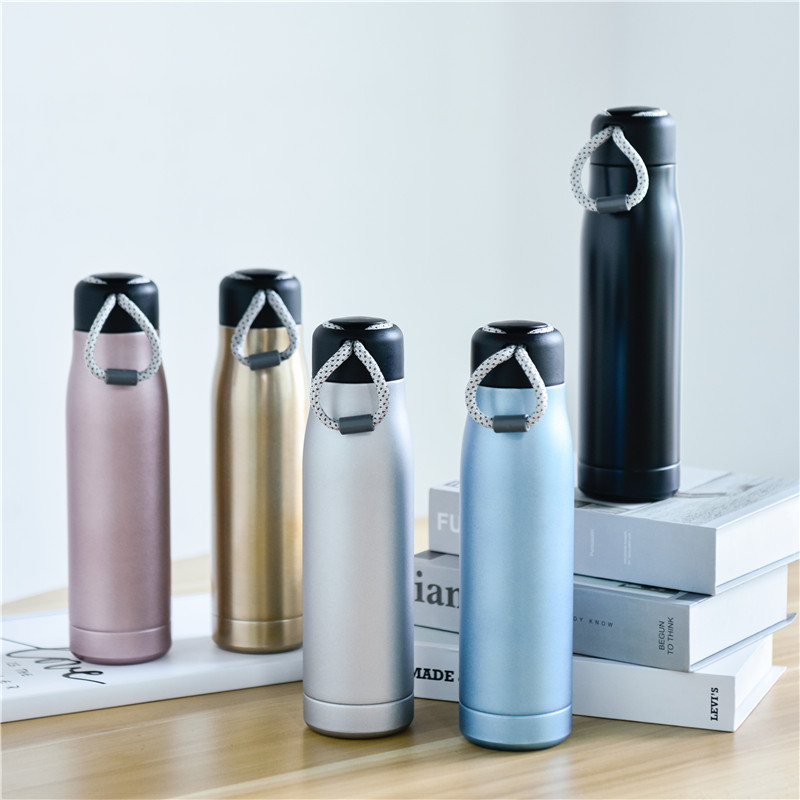 Large-capacity double-layer vacuum insulated cup with a lifting rope, portable outdoor sports water bottle, fashionable knight cup for men and women, gift cup Specification drawing