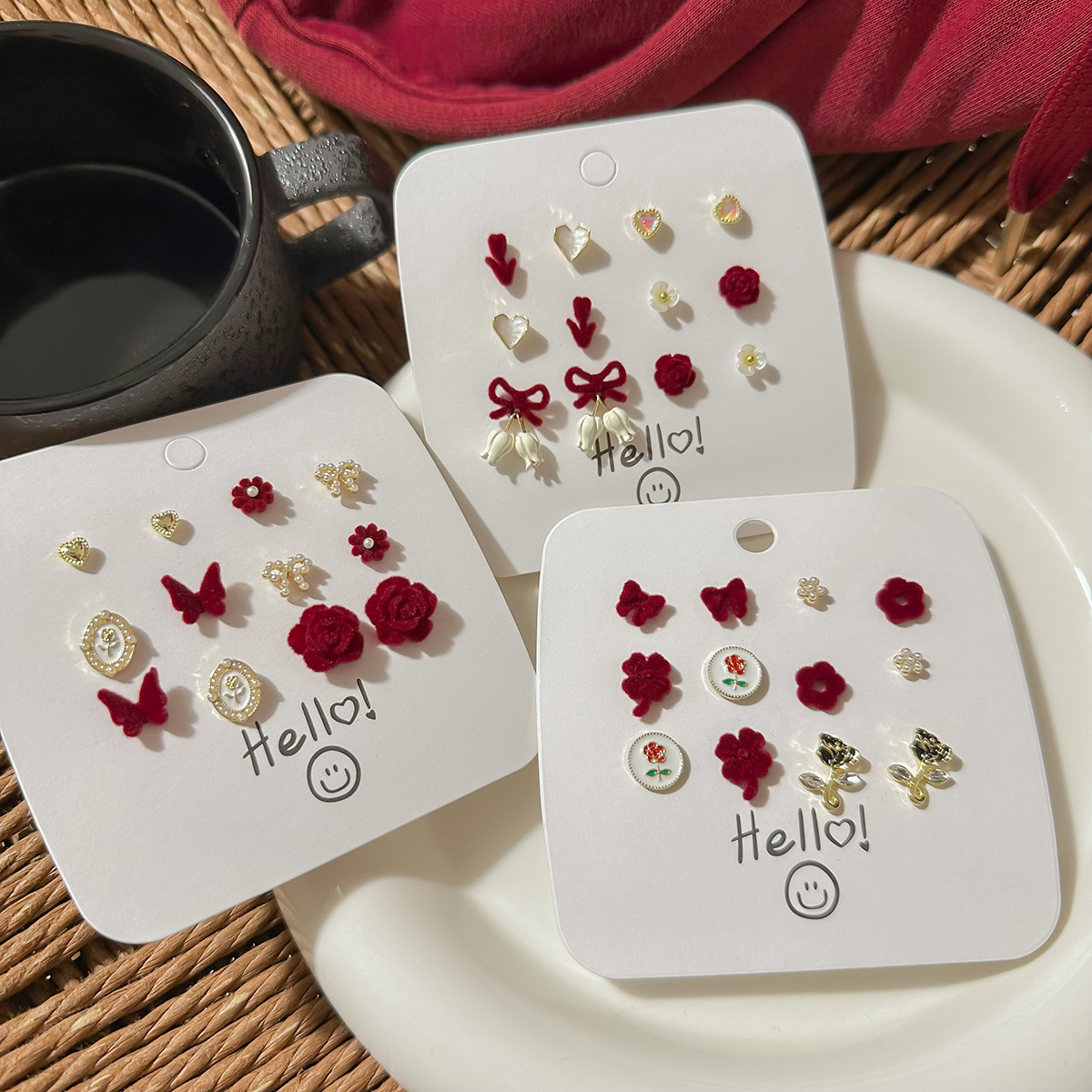 The autumn and winter wine red bow velvet stud earring set features an exquisite, niche and elegant design. The earrings are versatile and suitable for women Specification drawing