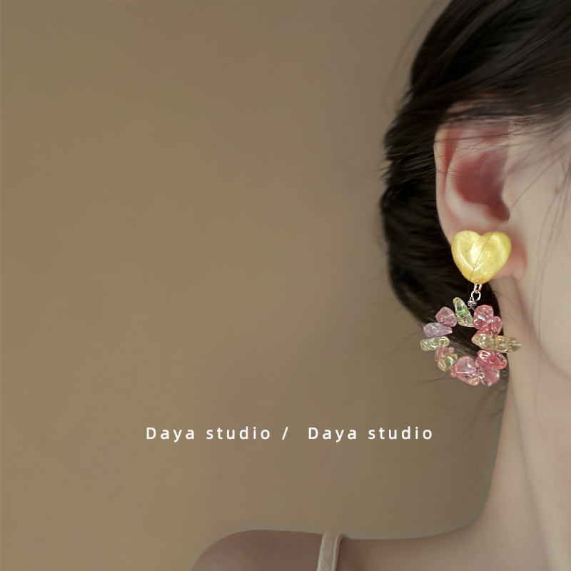 Summer by the seaside, super fairy-like French wave-shaped heart-shaped stone earrings, high-end, niche and elegant vacation stud earrings details Picture