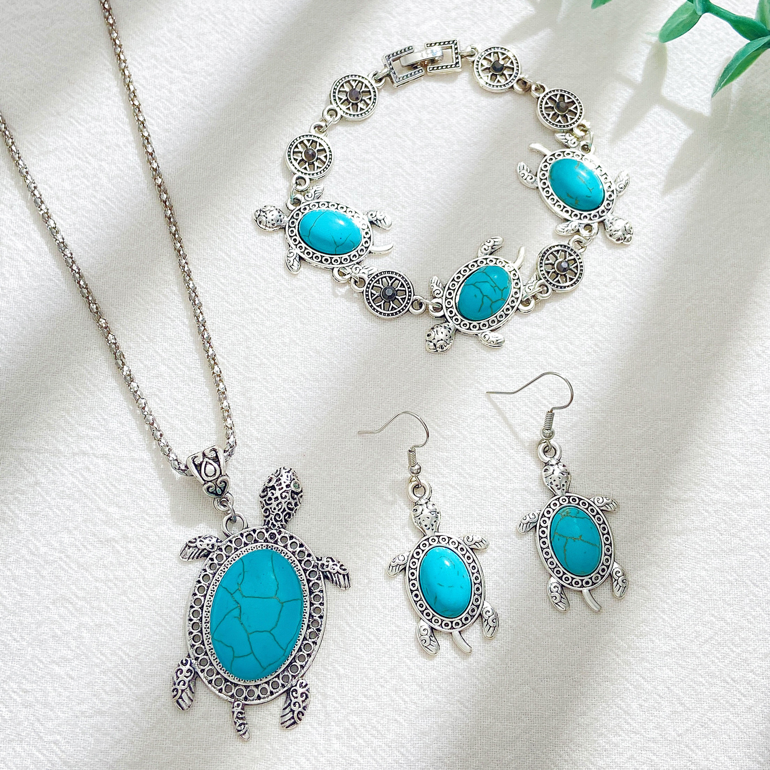 European and American Bohemian turtle turquoise earrings, bracelet and necklace three-piece retro and fashionable women's jewelry set details Picture