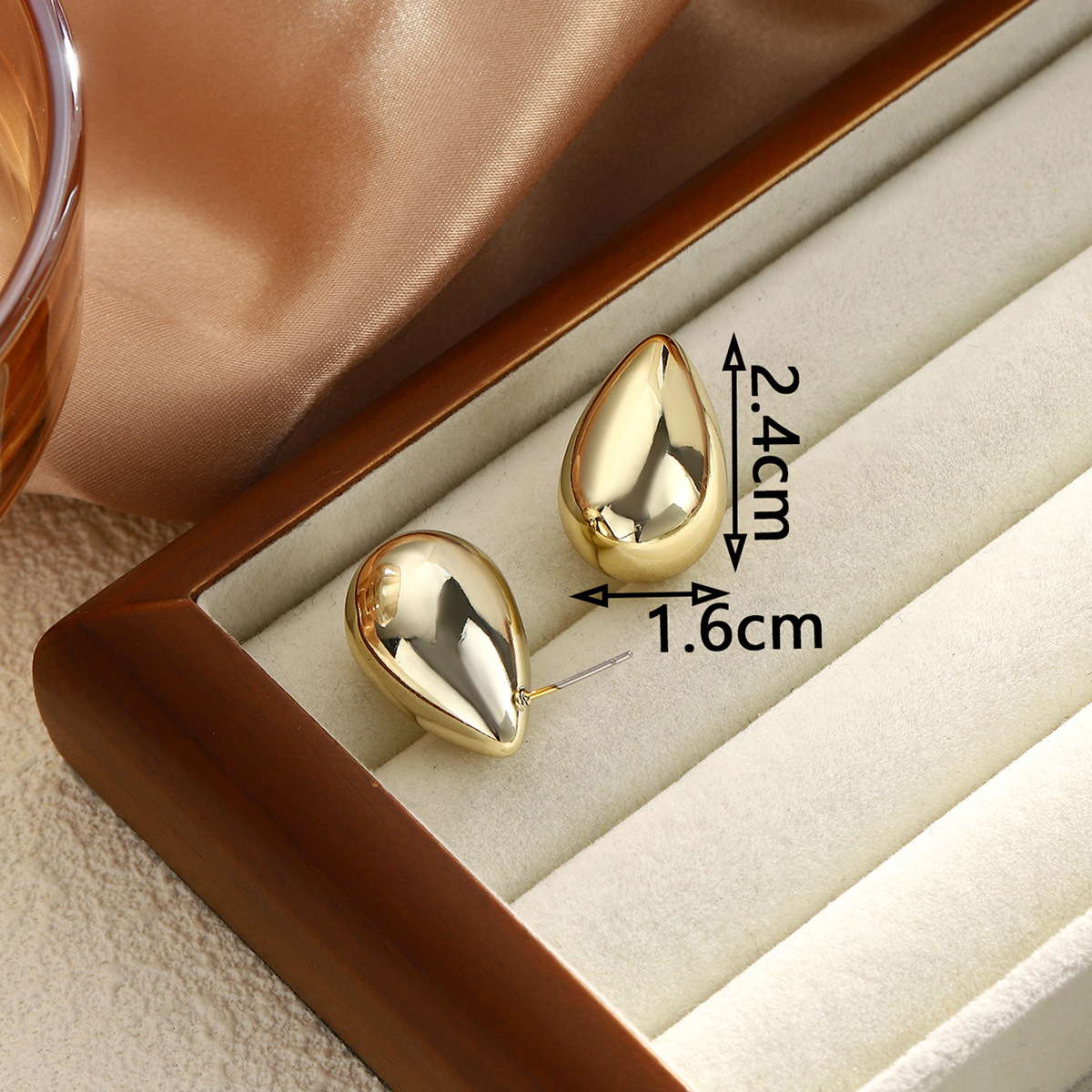 European and American cross-border Hong Kong-style Doudou ear stud earrings, a niche and high-end look, party small water drop earrings, ear stud factory direct sales Specification drawing