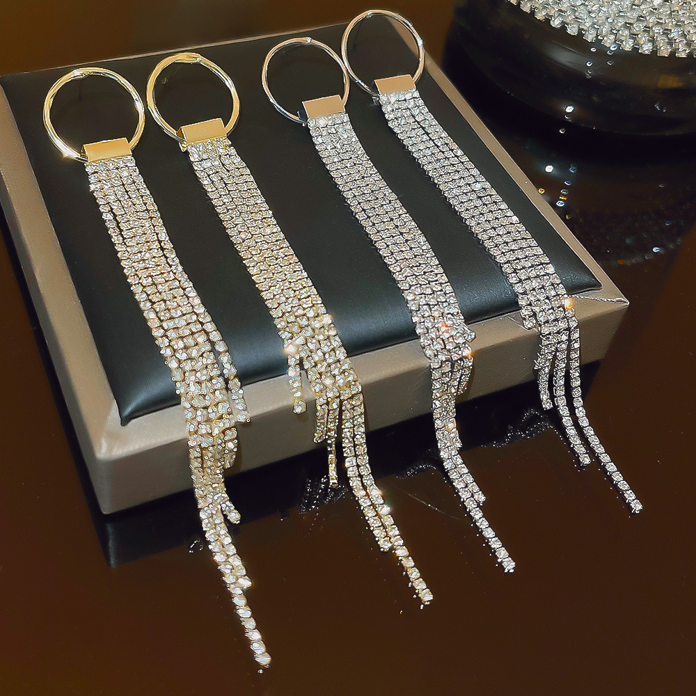 Wholesale of Korean socialite's light luxury, super ethereal and high-end geometric tassel earrings, the same cool style and exquisite earrings as those of Internet celebrities details Picture