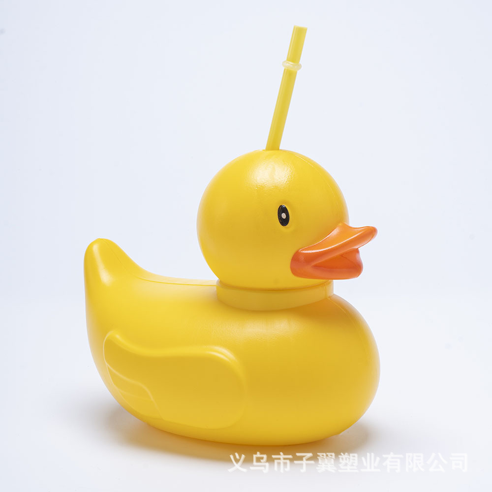 The cross-border bestseller, the big Yellow Duck plastic straw cup, is a cute cartoon outdoor must-have with a large capacity of 1000ml Application Scenario