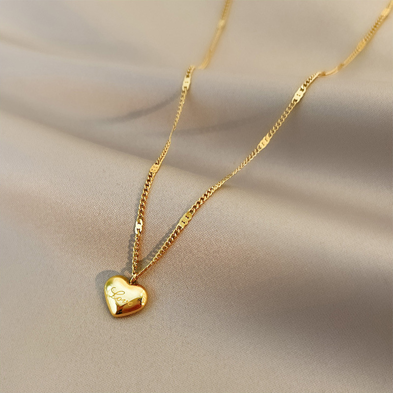 Korean style, simple and fashionable, gold-plated engraved heart pendant, stainless steel chain jewelry, women's necklace full figure