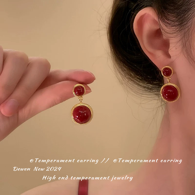 Retro red pearl stud earrings for women, 2024 new style, elegant and high-end, whitening earrings, niche bestsellers, earrings and earrings Specification drawing