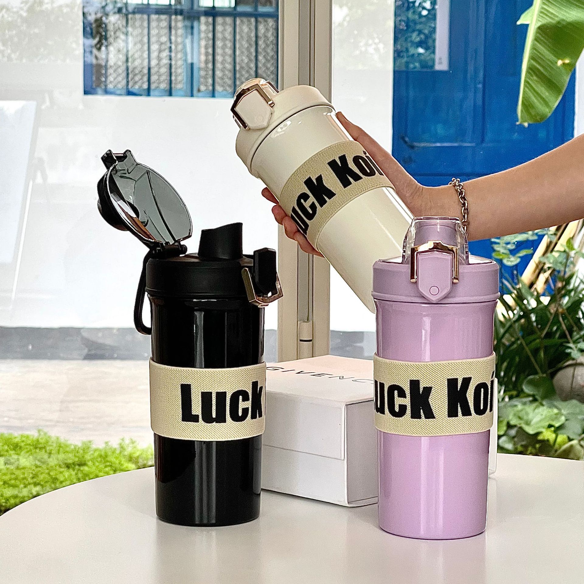 High appearance level, portable coffee cup, women's double-drinking straw insulated cup, light luxury water cup, large capacity with handle and small shield Application Scenario