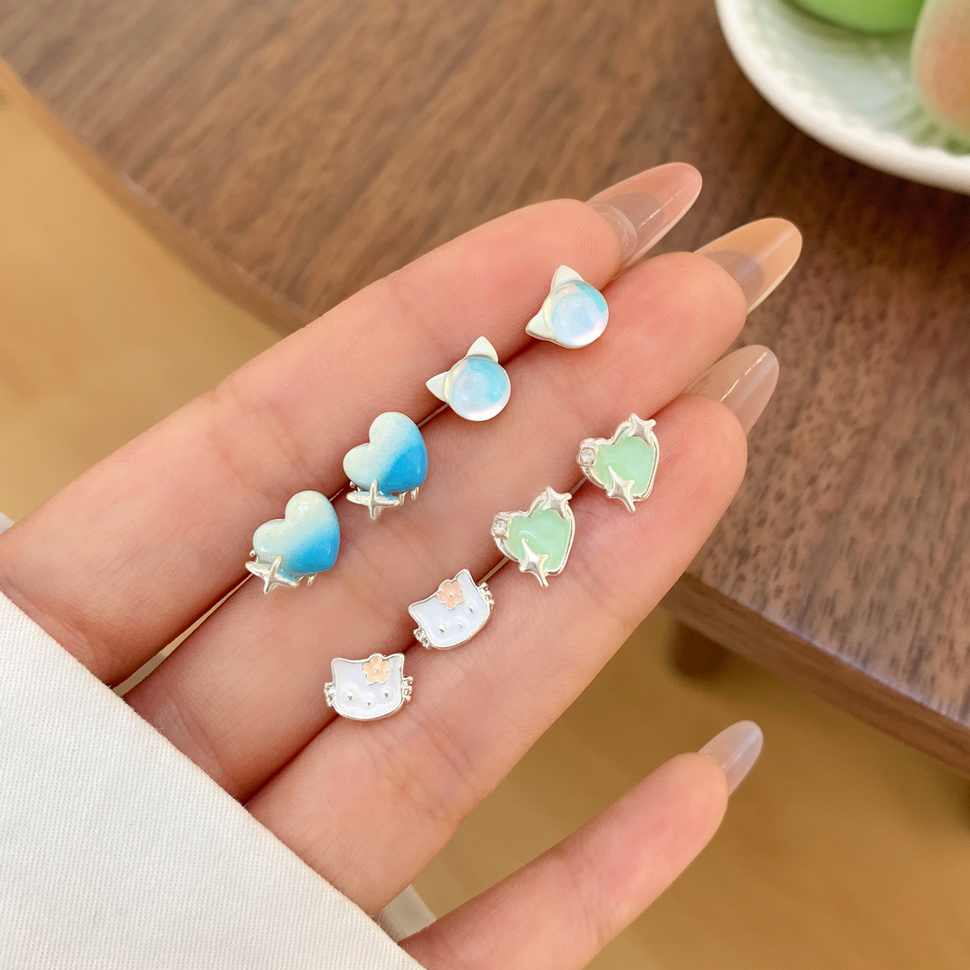 Summer new cat-shaped heart-shaped ribbon bow stud earring set for women, small and exquisitely designed student earrings Application Scenario