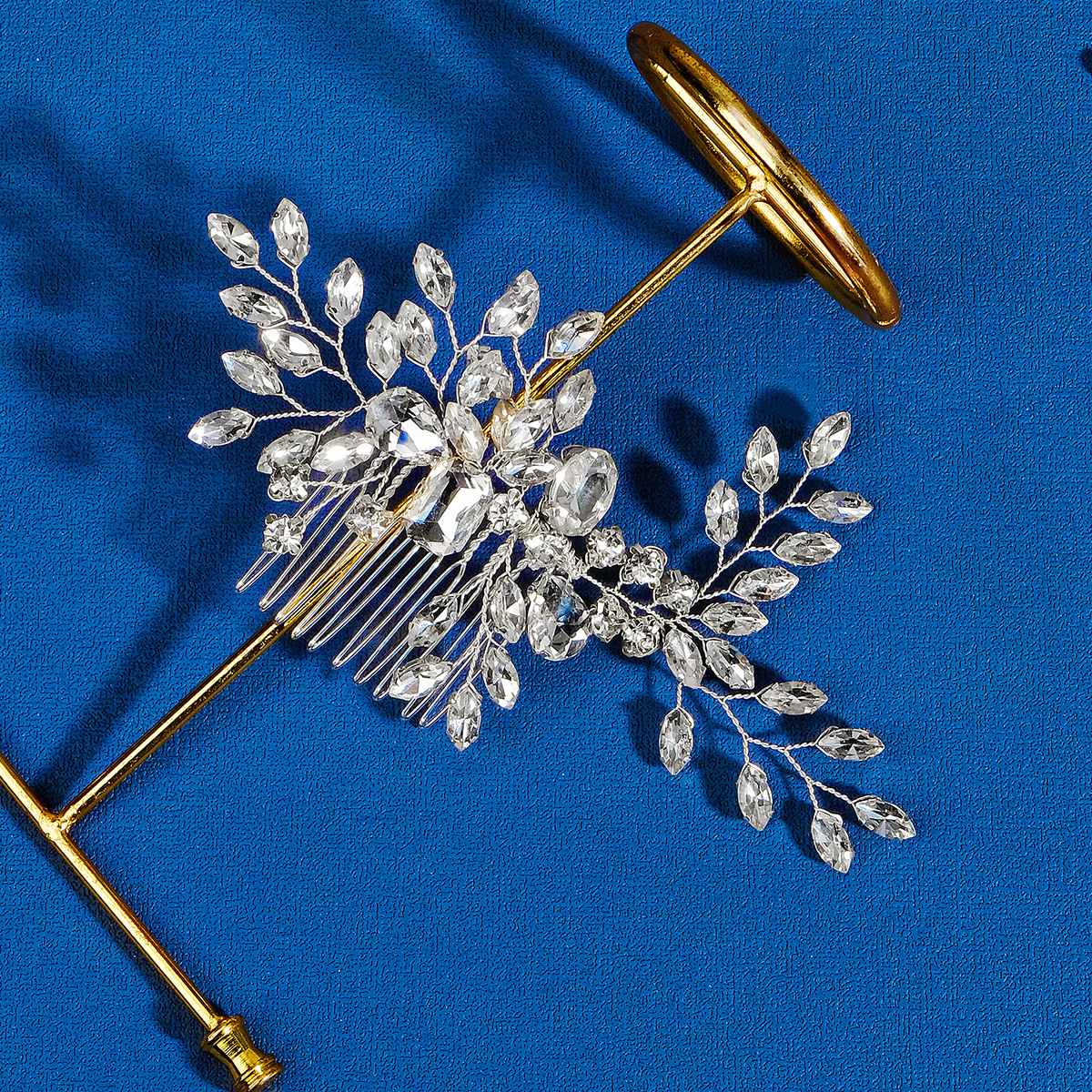 Xiuhe ancient-style hair accessories, new Chinese-style wedding headwear, handcrafted crystal flower combs, simple hair combs, bride headwear details Picture