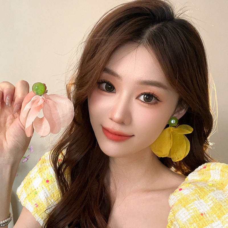 Vacation style, super fairy-like chiffon flower earrings, women's forest-themed sweet mesh stud earrings, new best-selling earrings for summer in 2025 Application Scenario